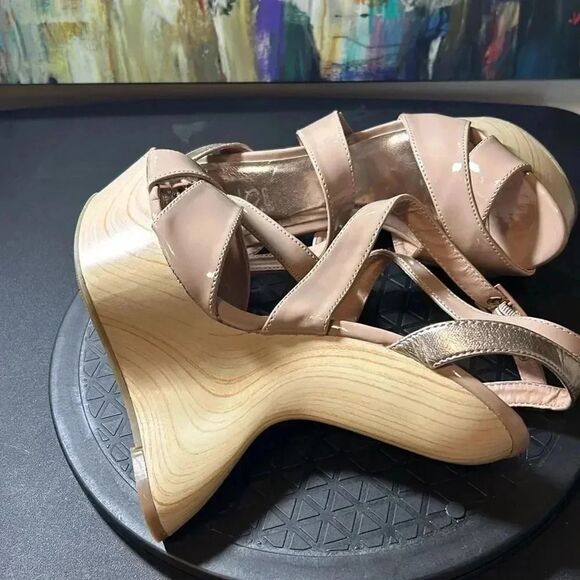 🔥LIKE NEW🔥 Unique and Rare / Size 10 / Heel Height 4 inches - Picture 4 of 4
